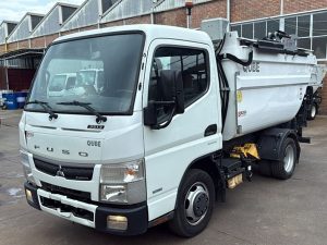 CCV968 - MITSUBISHI FUSO 3S13 ALLESTITO CON COSTIPATORE PALA E CARRELLO MOD. ROSSI CUBE 5 MC